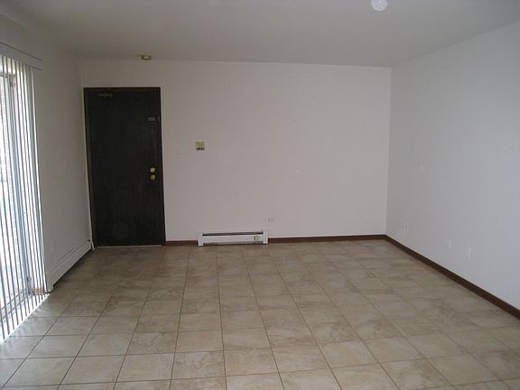 2nd image of 187 Pickwick Dr #B