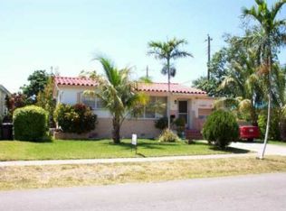 560 NE 171st St, North Miami Beach, FL 33162