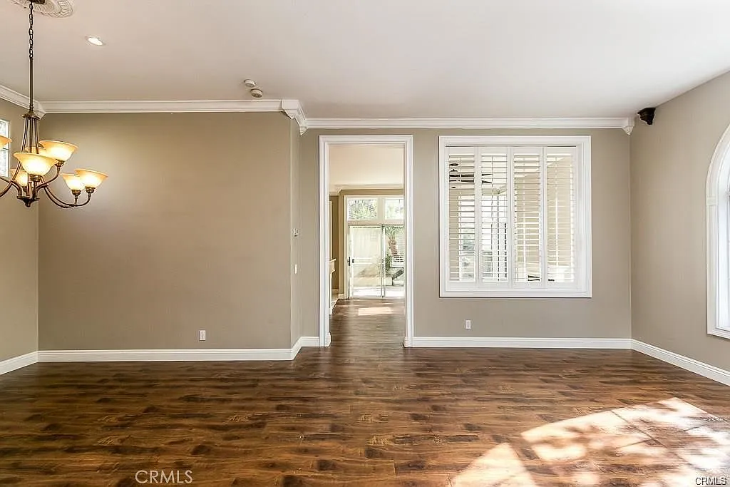 4 bed, 2.5 bath, 2117 sqft, $4,950 — Photo 3