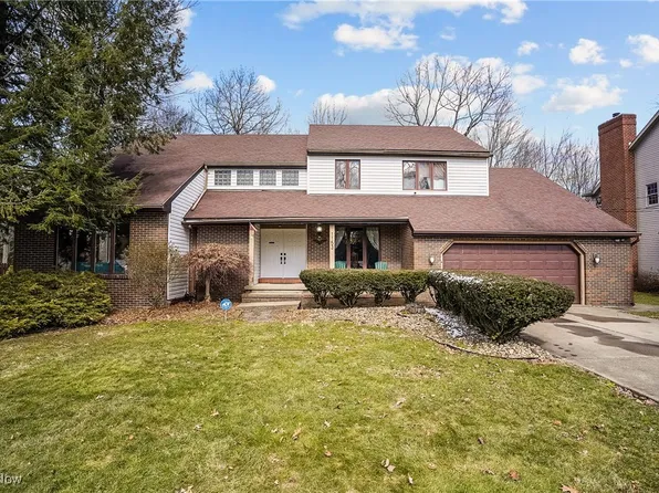 1153 Trails Edge Dr, Hubbard, OH 44425