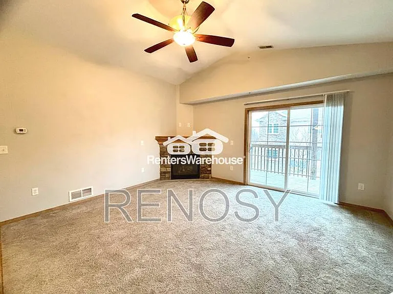 2000 Meadow Ct #210 — Photo 12