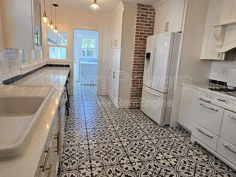 582 Canal St — Photo 6