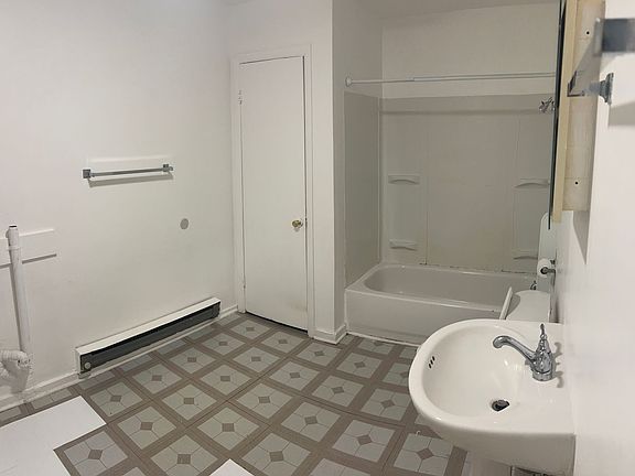 3rd image of 183 N Wildwood Ave Unit 1