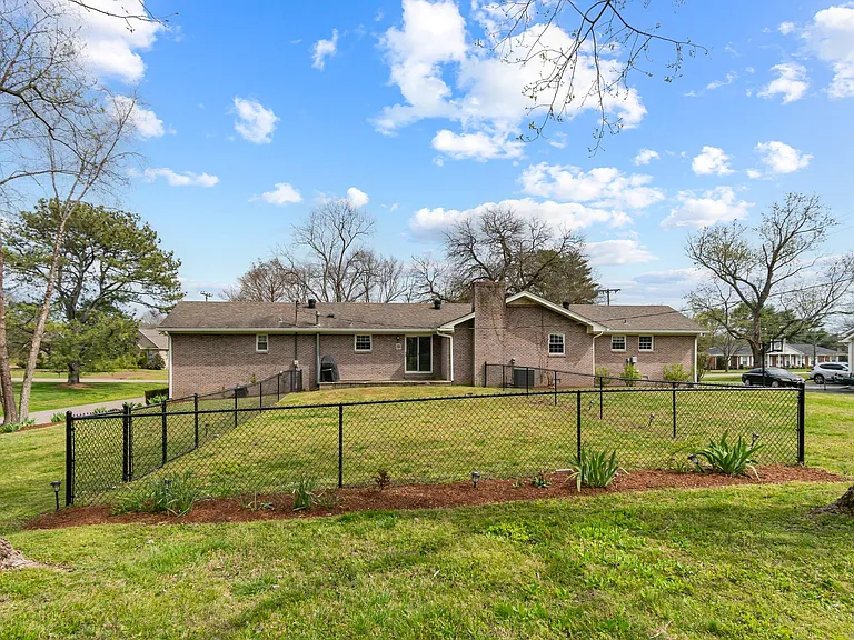 513 Meadowlark Ln — Photo 33