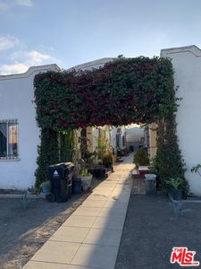 S Blvd, Los Angeles, CA, 90016