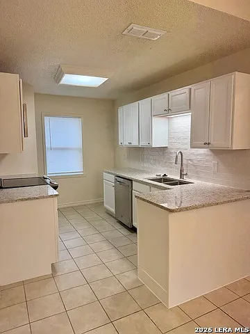 2 bed, 1.5 bath, 1240 sqft, $1,450 — Photo 4