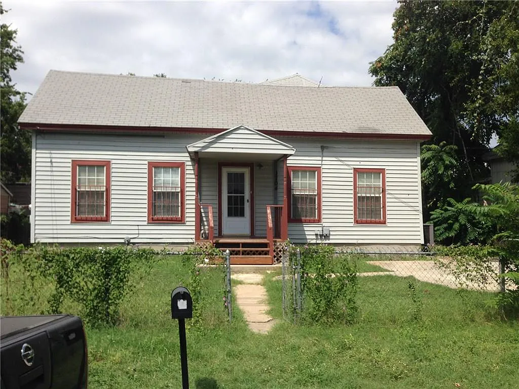3 bed, 1.5 bath, 1200 sqft, $2,000 — Photo 2