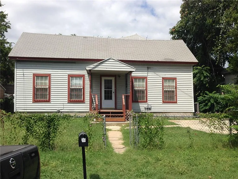 1704 Tillery St — Photo 2