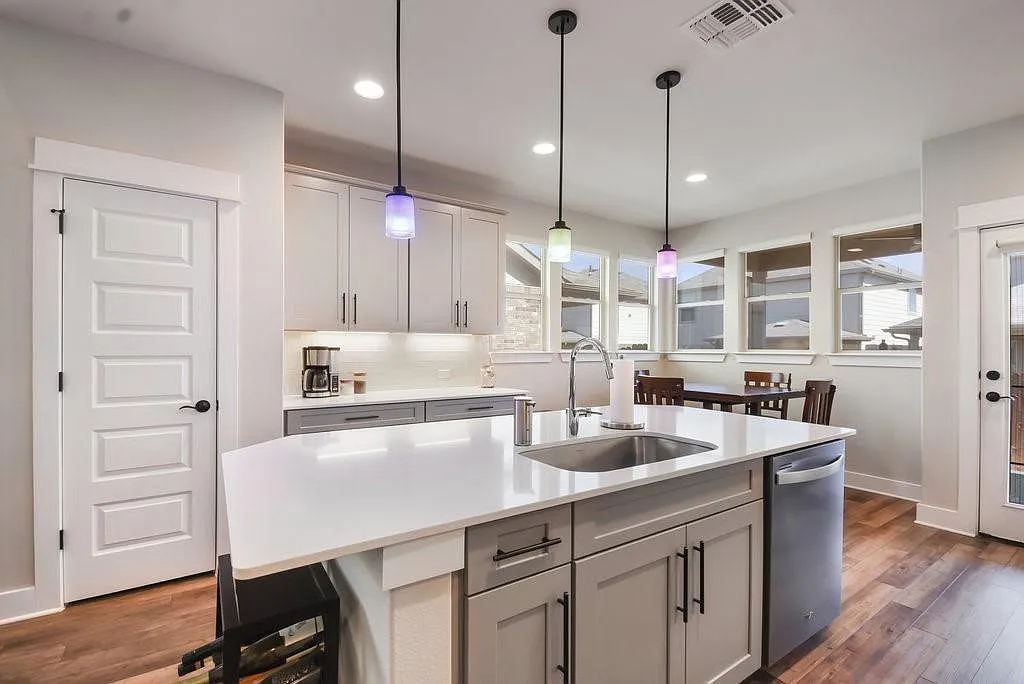 3 bed, 2.5 bath, 1730 sqft, $2,295 — Photo 4