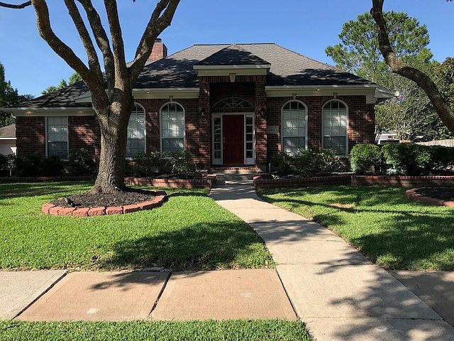 1st image of 1813 Parkview Dr