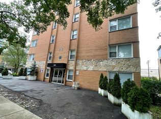 1100 Church St APT 402, Evanston, IL 60201