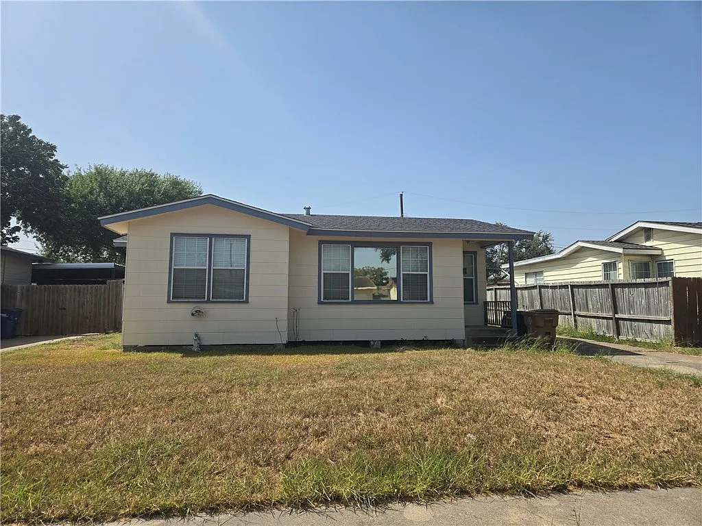 2 bed, 1.0 bath, 872 sqft, $1,500 — Photo 1