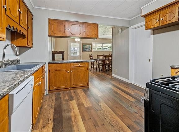 5th image of 935 Dolby St
