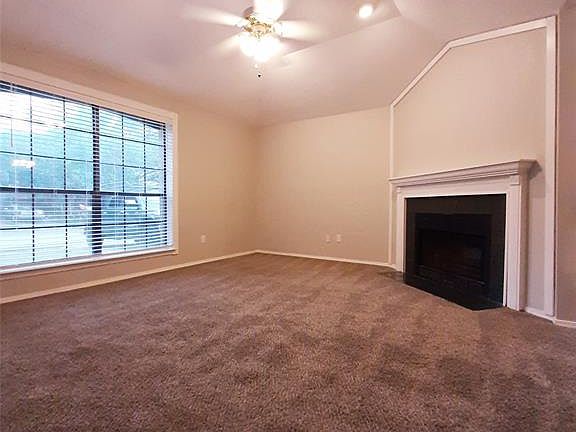 4th image of 2927 Hilltop Dr