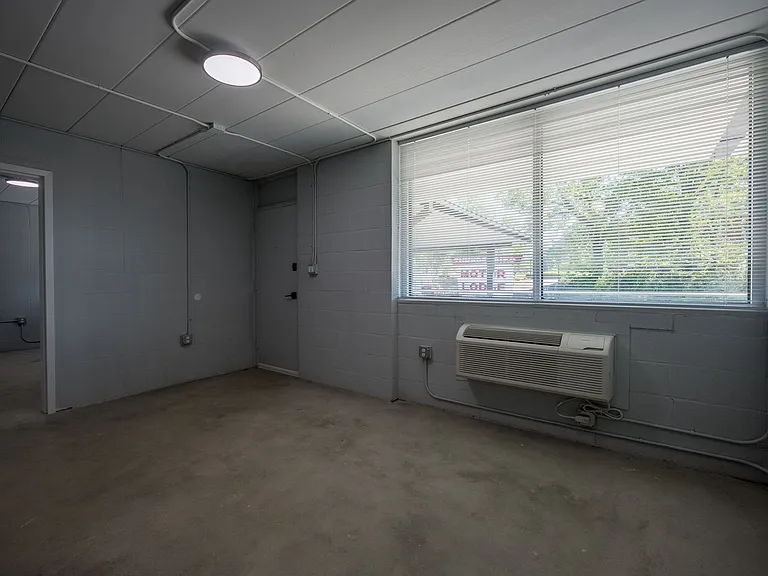 Calhoun Lofts & Thunderbird Flats — Photo 48