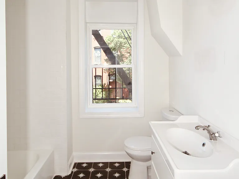 25 N Chester St — Photo 13