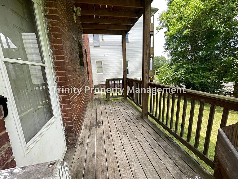460 Lee Ave — Photo 7