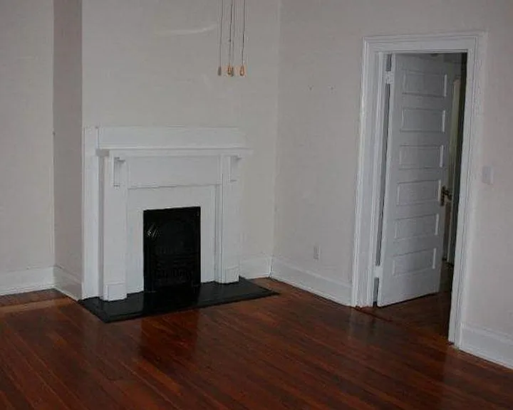 206 Third Street - Zulueta — Photo 12