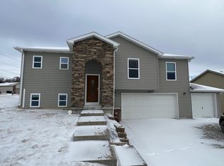 5700 Cavvy Rd, Lincoln, NE 68516