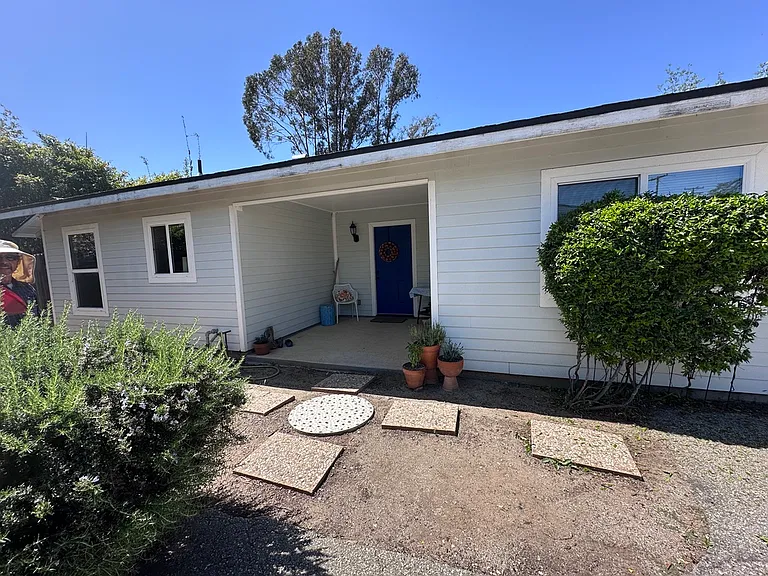 323 S Arboleda Rd — Photo 1