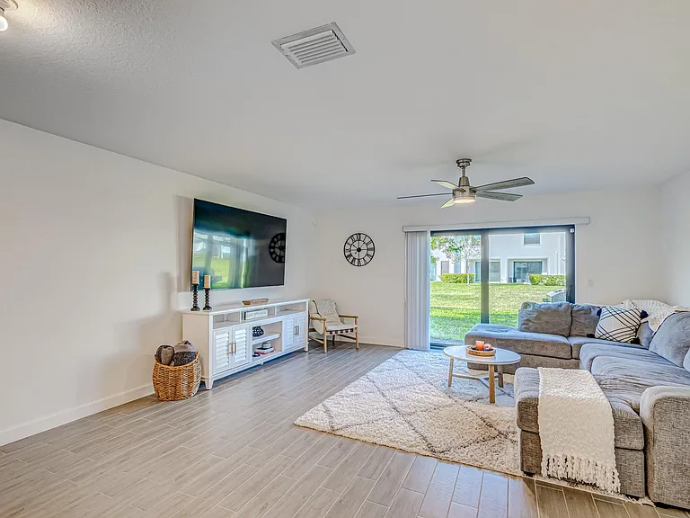 5007 Woods Edge Cir — Photo 23