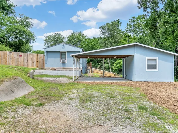 20865 Lakeshore Dr, Springdale, AR 72764