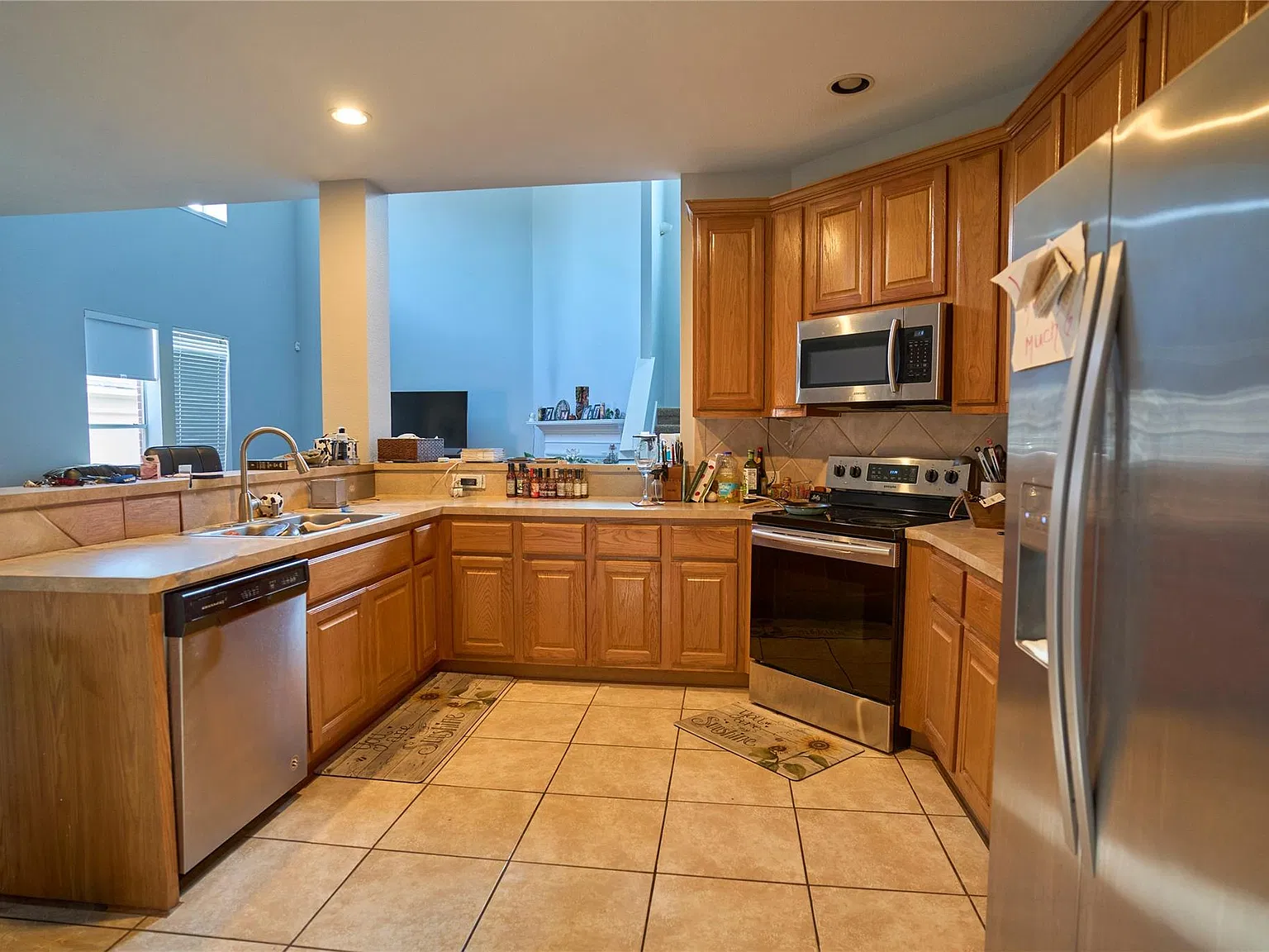4 bed, 2.5 bath, 2970 sqft, $2,400 — Photo 3
