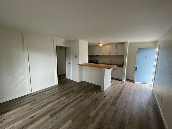 4th image of 412-424 Plymouth Dr #2