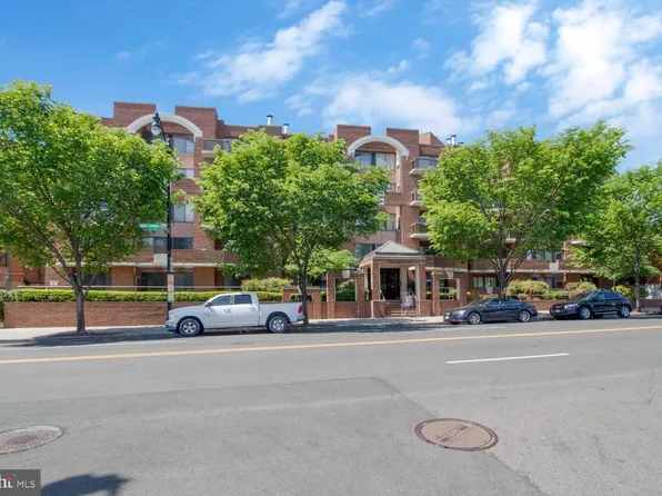 2320 Wisconsin Ave NW APT 206, Washington, DC 20007