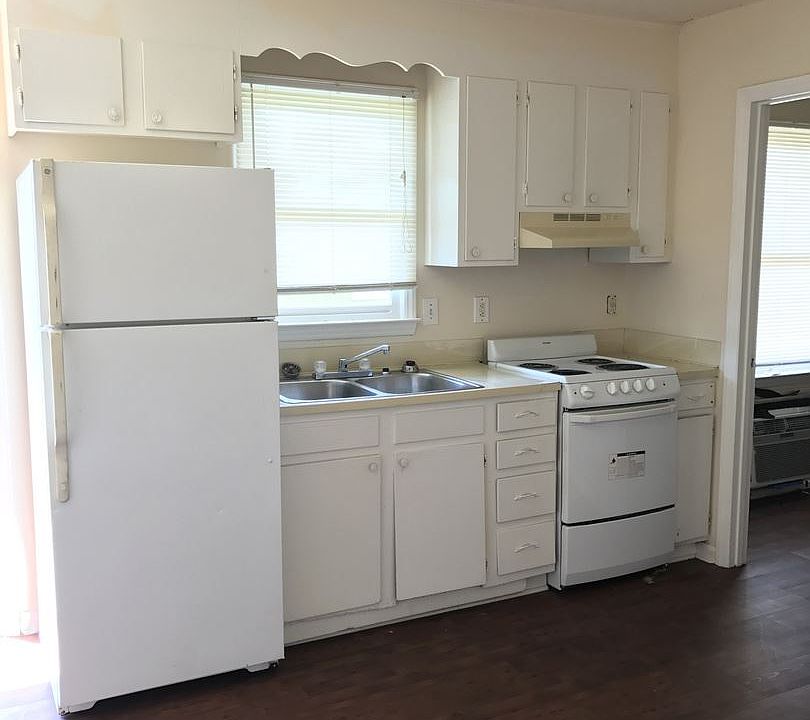 2nd image of 713 Castle Rd APT E