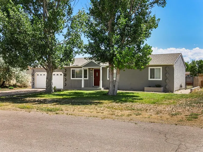 160 E Eads Dr — Photo 2