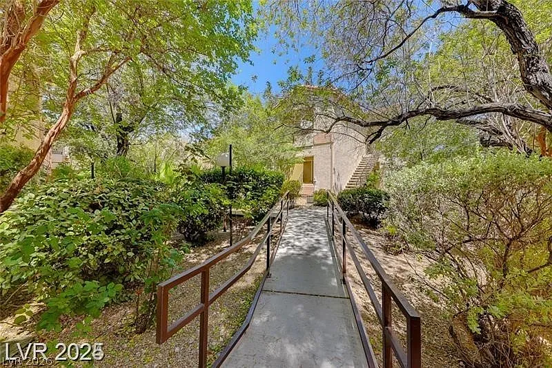 2 bed, 1.0 bath, 969 sqft, $1,950 — Photo 3