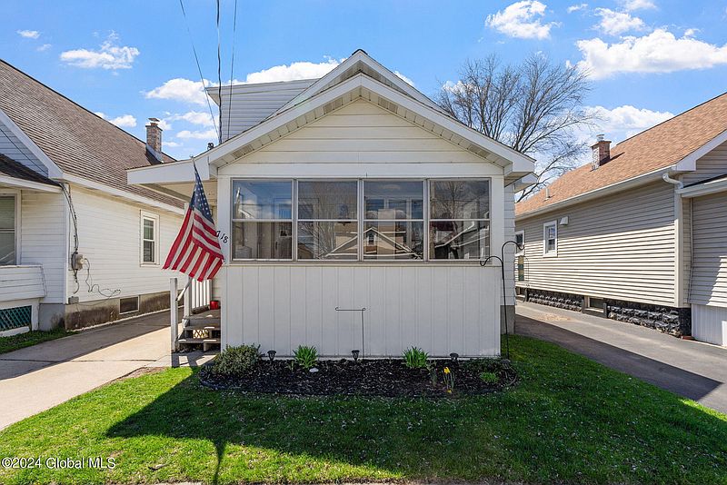 2nd image of 718 Cramer Avenue