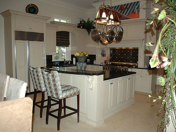 Wonderful Kitchen w/Dacor