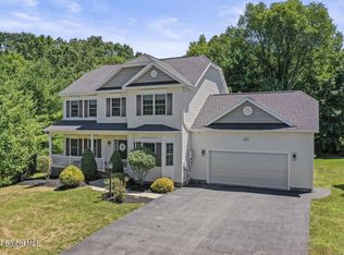 6 Nicole Ct, Clifton Park, NY 12065