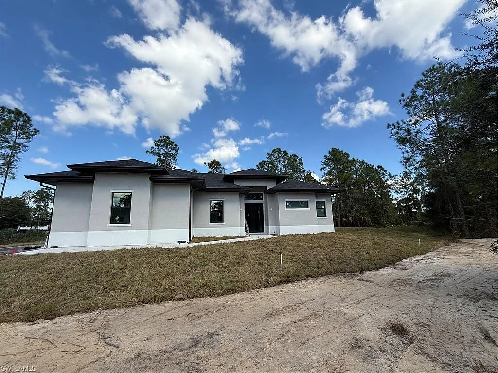 3 bed, 2.0 bath, 2008 sqft, $2,950 — Photo 3