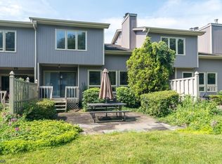 16 Riggs Ct, Basking Ridge, NJ 07920