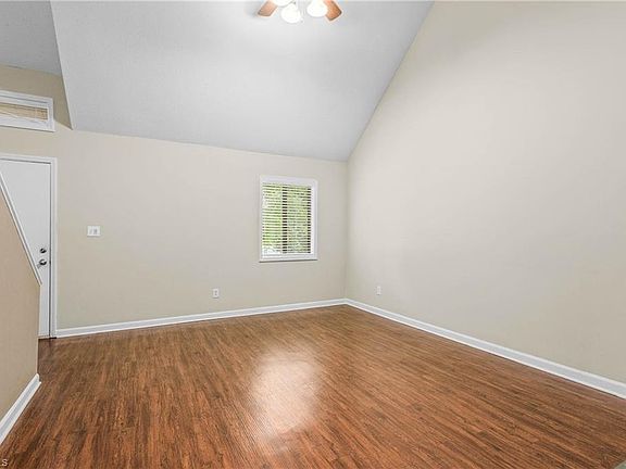 4th image of 304 Winding Forest Dr
