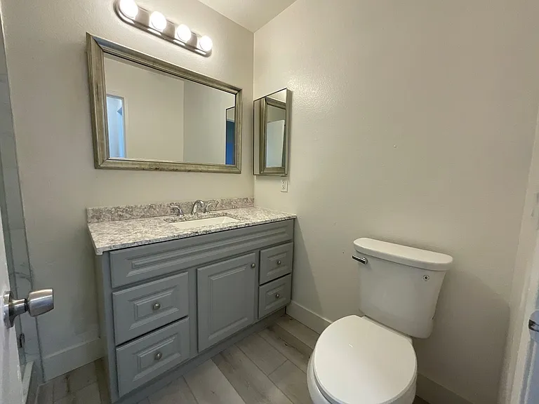 15345 Murray Ave — Photo 24