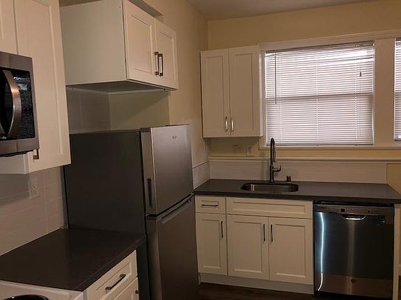 4th image of 1407 Gough St APT 1