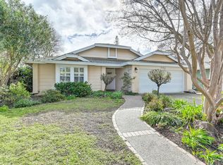 1925 Oak Bluff Way, Sacramento, CA 95833