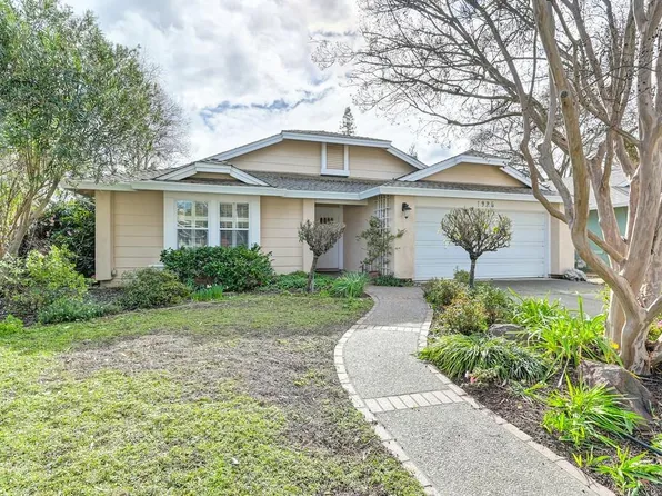 1925 Oak Bluff Way, Sacramento, CA 95833