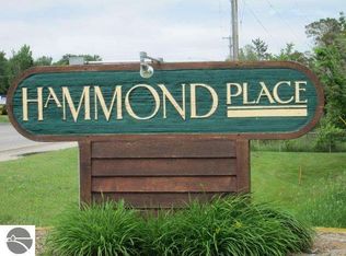 894 Hammond Pl N, Traverse City, MI 49686