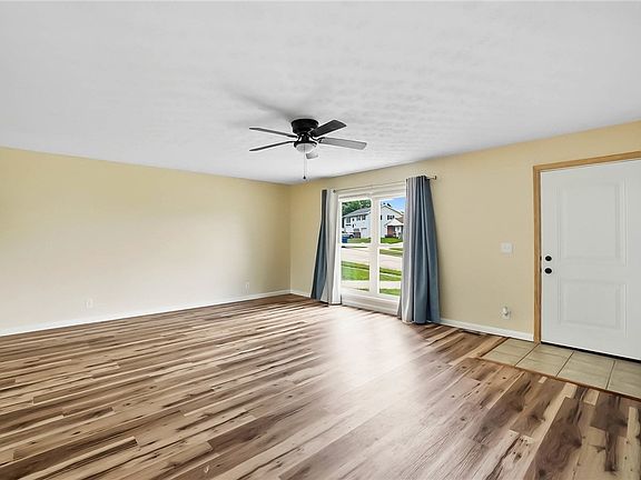 5th image of 1283 Arlington Dr