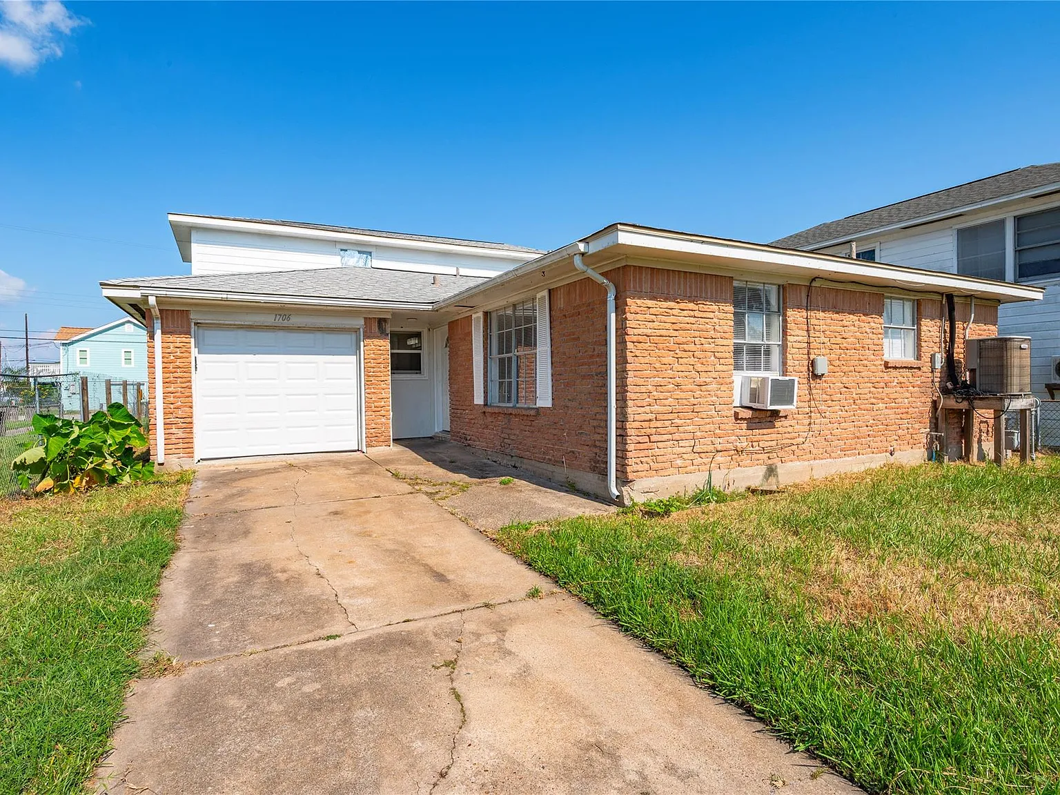 3 bed, 1.5 bath, 1576 sqft, $1,800 — Photo 2
