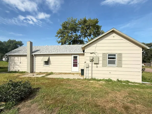 309 W 1st St, Kimball, SD 57355