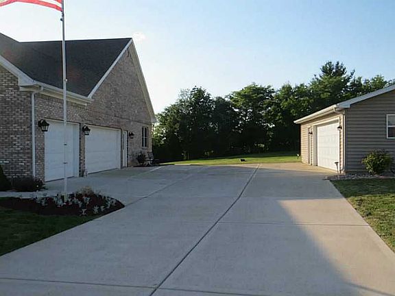 3rd image of 114 W Harvest Ln
