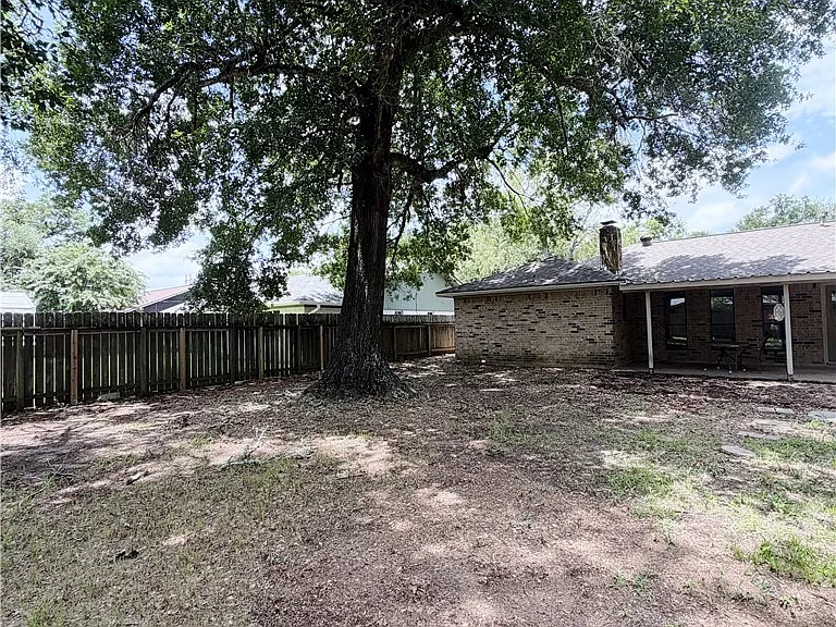 2706 Red Hill Dr — Photo 40
