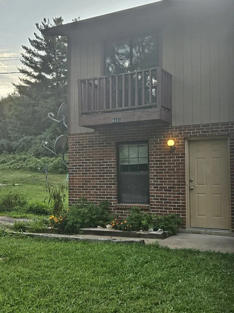 2 bed, 1.5 bath, 900 sqft, $1,375 — Photo 1