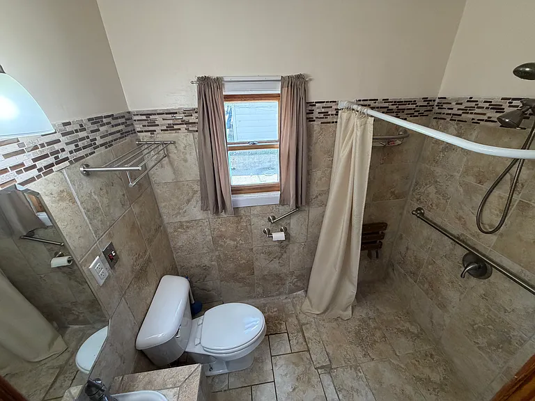 1030 Riverview St — Photo 8